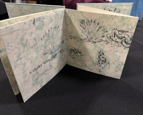 Plat 21 Studio: Absence